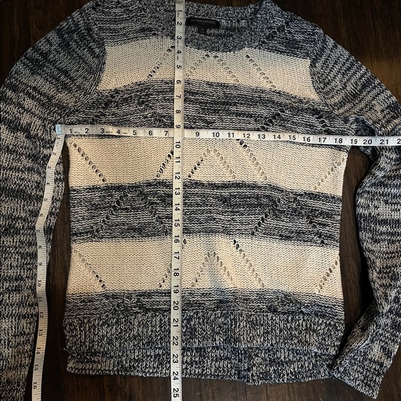 Banana Republic Women’s Knit Sweater - Picture 6 of 7